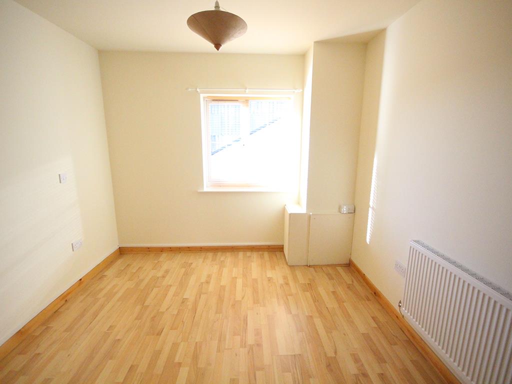 2 bedroom apartment For Sale in Colne - IMG_1346.jpg